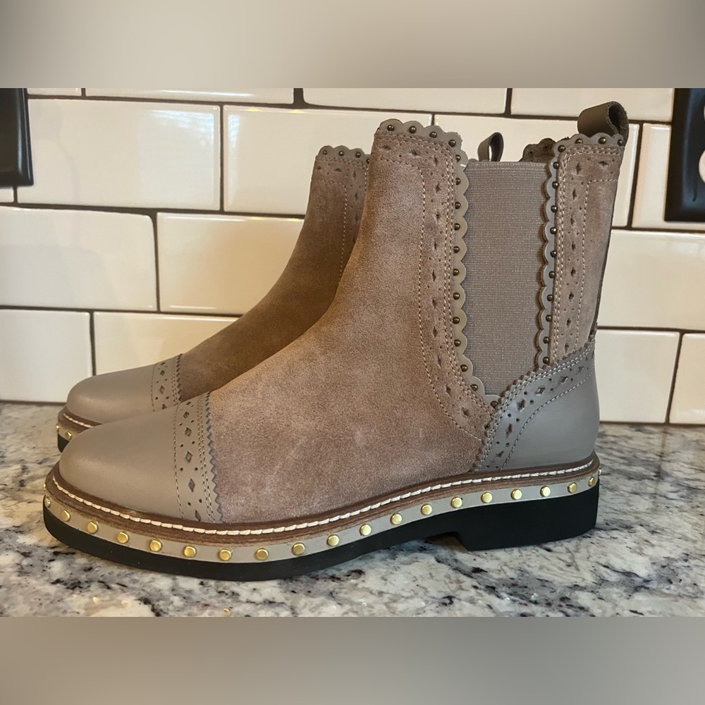 Free People NIB Atlas Chelsea Boots sz 7.5 new in box sz 38 taup